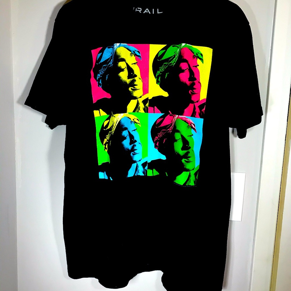 Tupac black short sleeve tee shirt size L Preowned.